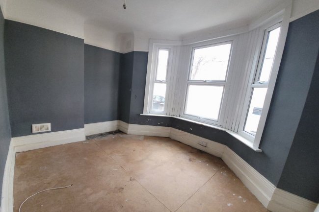 Flat 7A, 7 Knoll Road, Wandsworth, London, SW18 2DF
 6