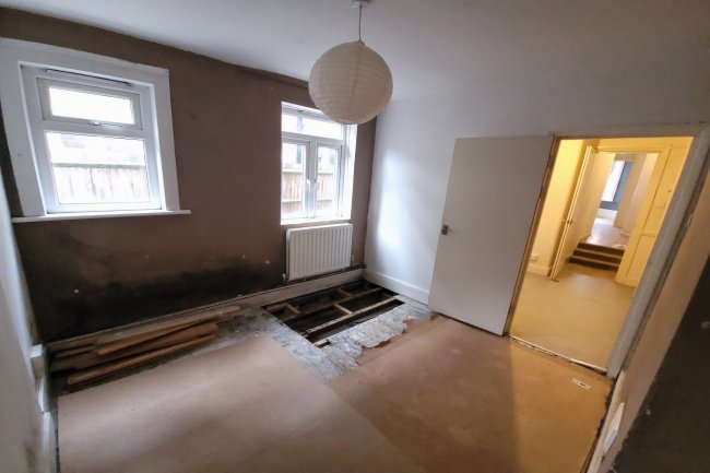 Flat 7A, 7 Knoll Road, Wandsworth, London, SW18 2DF
 6