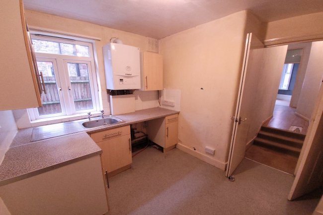 Flat 7A, 7 Knoll Road, Wandsworth, London, SW18 2DF
 6