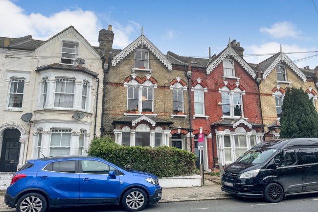 196a Broomwood Road, Battersea, London, SW11 6JY
 5