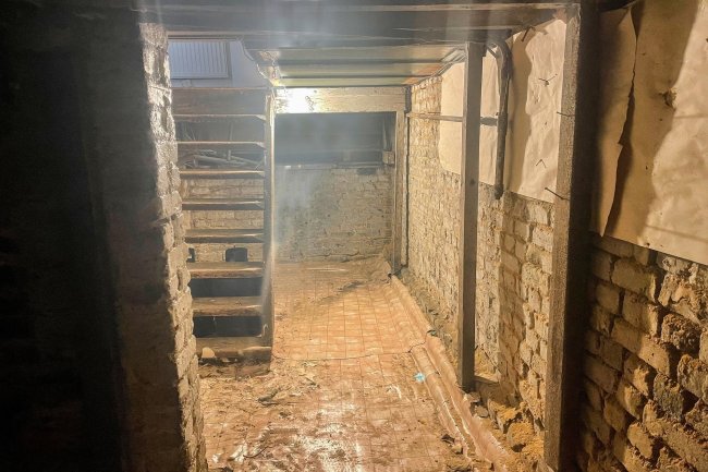 196a Broomwood Road, Battersea, London, SW11 6JY
 5