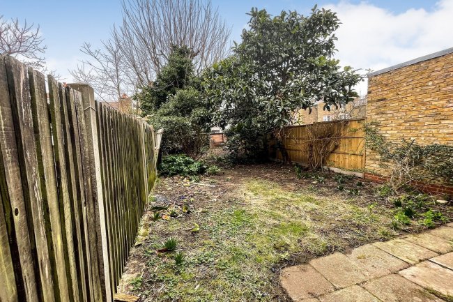 196a Broomwood Road, Battersea, London, SW11 6JY
 5