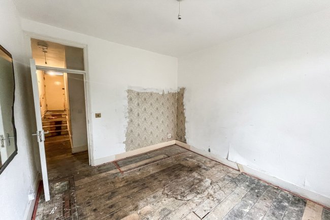 196a Broomwood Road, Battersea, London, SW11 6JY
 5