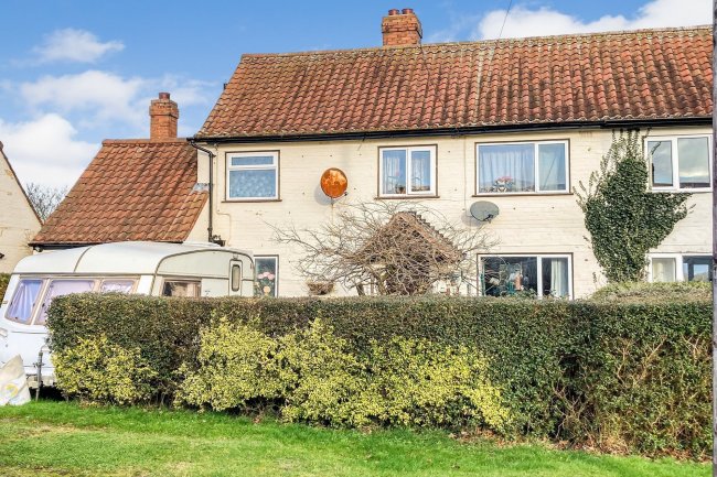 10 Marlbrook Way, Roden, Telford TF6 6BN
 7