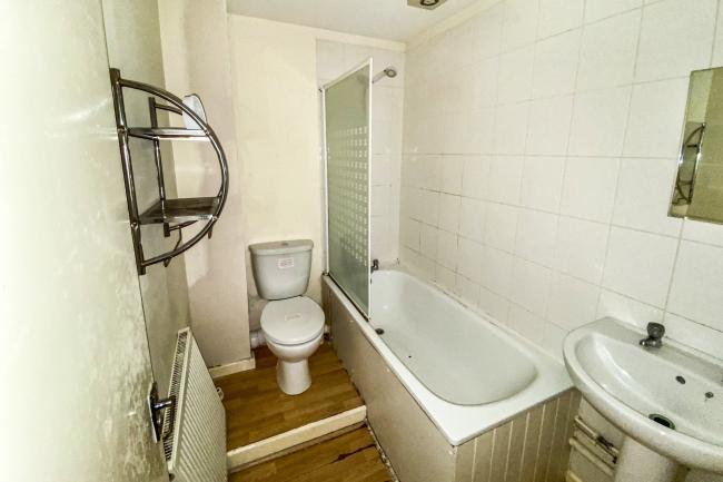 1 Addington Court Apartments, 362 London Road, Portsmouth PO2 9JY
 8