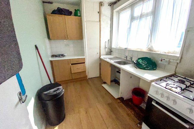 102A The Broadway, Surbiton, Surrey, KT6 7JD
 6