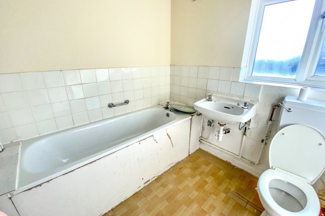 102A The Broadway, Surbiton, Surrey, KT6 7JD
 6