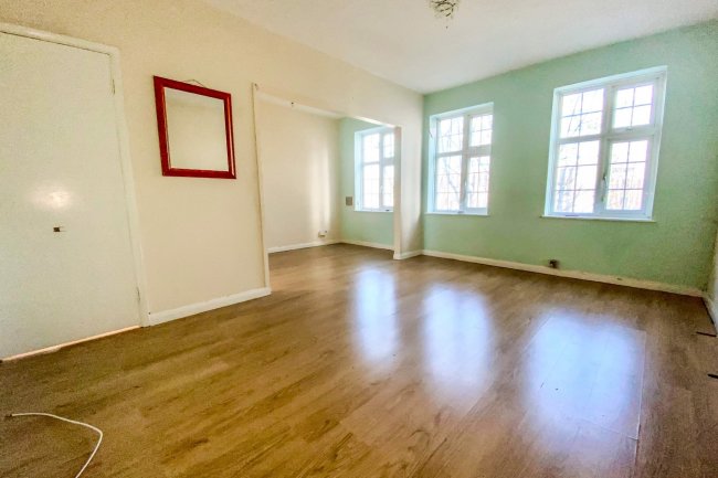 102A The Broadway, Surbiton, Surrey, KT6 7JD
 6