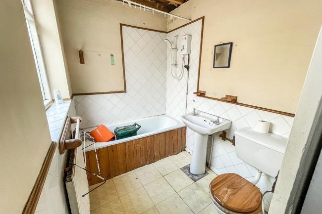 22 East Grove, Sherwood Rise, Nottingham, NG7 7LP
 5