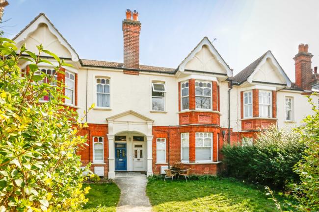 140 Durham Road, Raynes Park, London, SW20 0DG 10