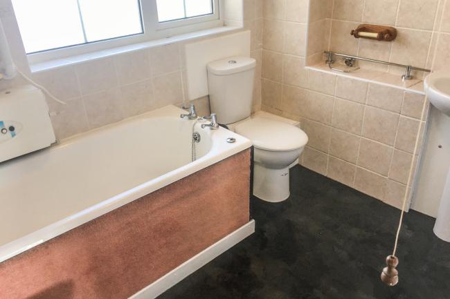 18 Swinburne Avenue, Hitchin, Hertfordshire, SG5 2RD
 4