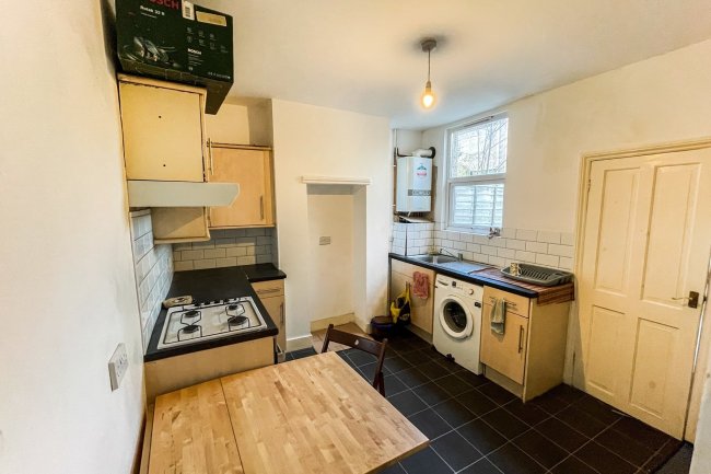 16 Hartville Road, Plumstead, London, SE18 1DQ
 9