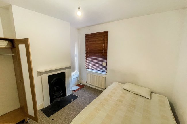 16 Hartville Road, Plumstead, London, SE18 1DQ
 9