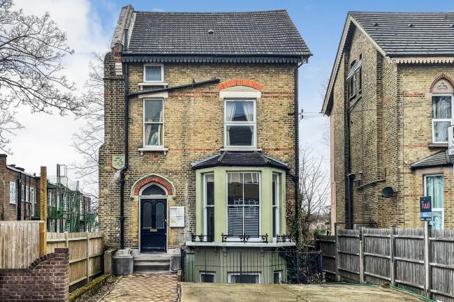 Flat 1, 48 St Peters Road, Croydon, Surrey CR0 1HG 3