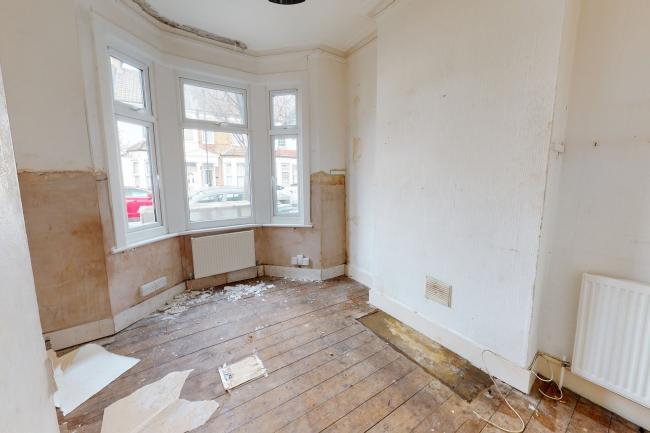 6 Benares Road, Plumstead, London, SE18 1HY 7