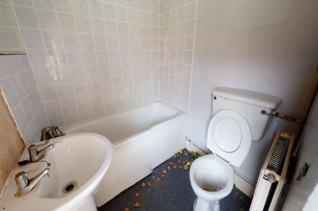 6 Benares Road, Plumstead, London, SE18 1HY 7