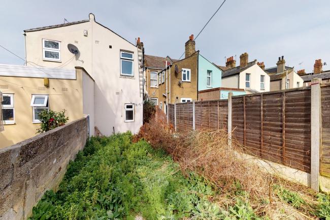 6 Benares Road, Plumstead, London, SE18 1HY 7