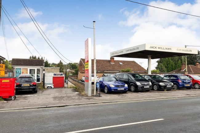 108 Roman Road, Basingstoke, Hampshire, RG23 8HE 7