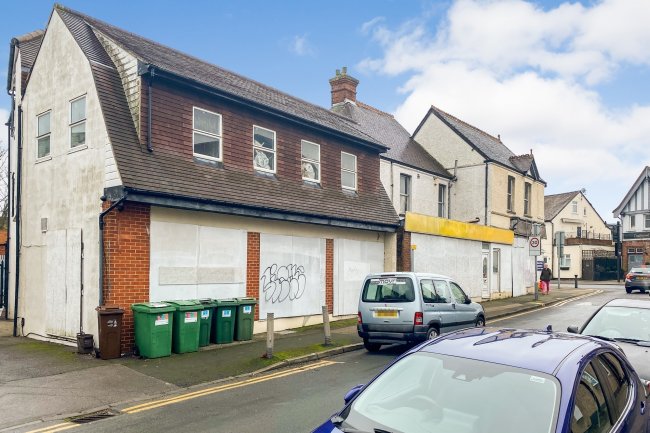 196 Cheam Common Road, Worcester Park, Surrey, KT4 8QW 5