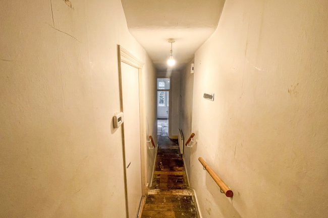 196a Broomwood Road, Battersea, London, SW11 6JY
 5