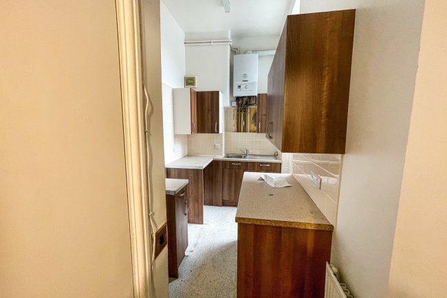 196a Broomwood Road, Battersea, London, SW11 6JY
 5