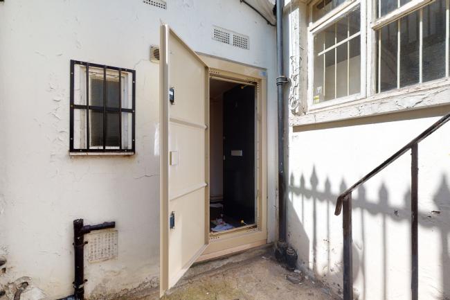 250A Gloucester Terrace, Bayswater, London, W2 6HU
 5