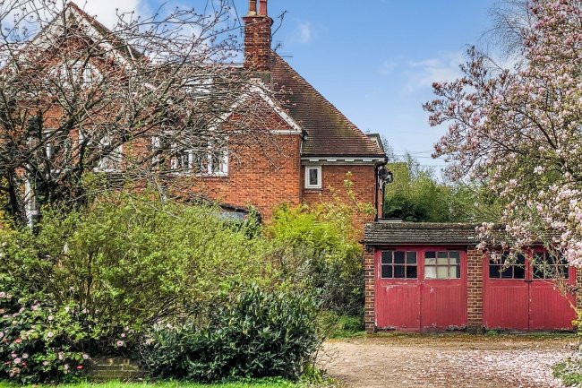 Flats 1-4 Westwey, 29 Byfleet Road, New Haw, Addlestone, Surrey KT15 3JQ 1