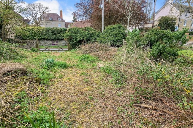 Land on the south west side of Lynwood, Cleeve Prior, Worcestershire WR11 8LQ 1