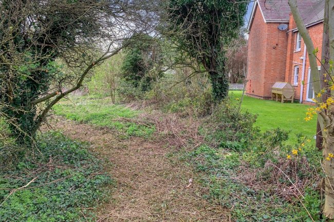 Land on the south west side of Lynwood, Cleeve Prior, Worcestershire WR11 8LQ 1