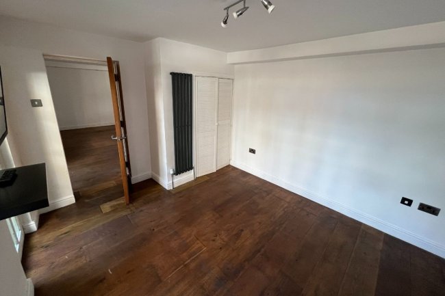 Studio 1A & 1B Cloisters House, Cloisters Business Centre, Battersea Park Road, London SW8 4BG 4