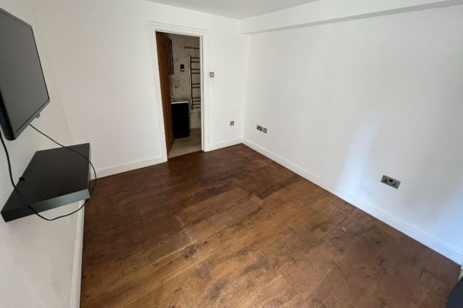 Studio 1A & 1B Cloisters House, Cloisters Business Centre, Battersea Park Road, London SW8 4BG 4