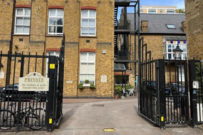 Studio 1A & 1B Cloisters House, Cloisters Business Centre, Battersea Park Road, London SW8 4BG 4