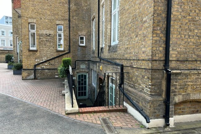 Studio 1A & 1B Cloisters House, Cloisters Business Centre, Battersea Park Road, London SW8 4BG 4