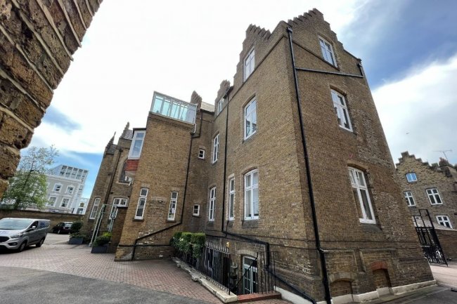 Studio 1A & 1B Cloisters House, Cloisters Business Centre, Battersea Park Road, London SW8 4BG 4