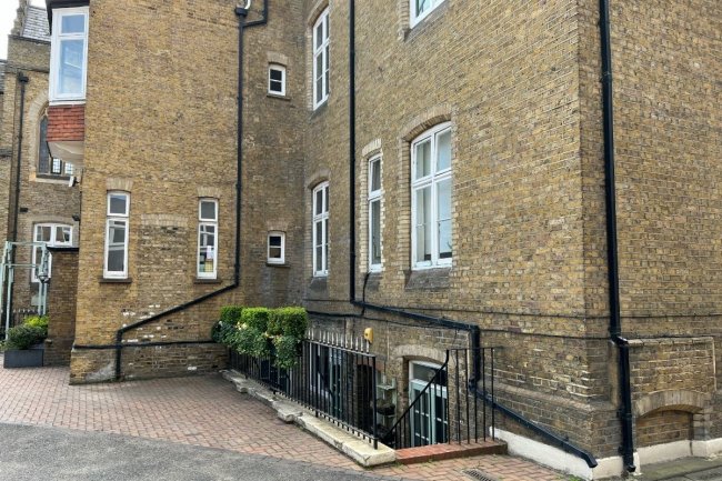 Studio 1A & 1B Cloisters House, Cloisters Business Centre, Battersea Park Road, London SW8 4BG 4
