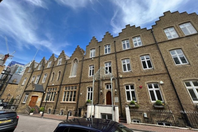 Studio 1A & 1B Cloisters House, Cloisters Business Centre, Battersea Park Road, London SW8 4BG 4