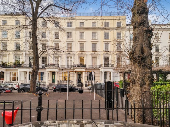 54A St Stephen's Gardens, Bayswater, London W2 5NJ
 9