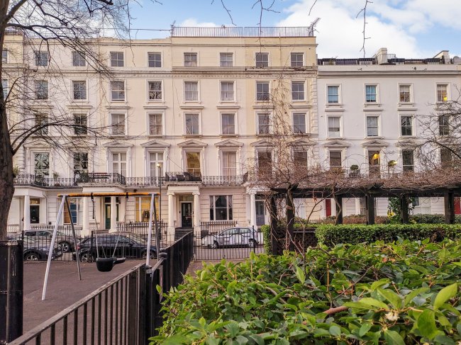 54A St Stephen's Gardens, Bayswater, London W2 5NJ
 9