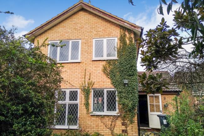 33 Chelmer Close, Bedford, Bedfordshire, MK41 7YD 8