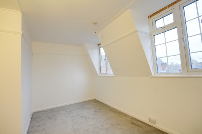 31 Peach Street, Wokingham, Berkshire RG40 1XJ 6