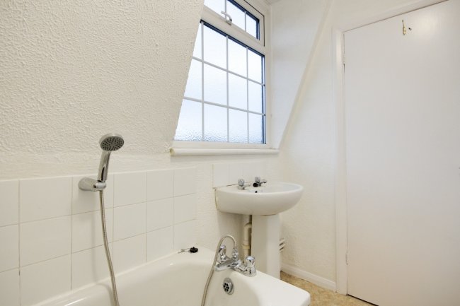 31 Peach Street, Wokingham, Berkshire RG40 1XJ 6