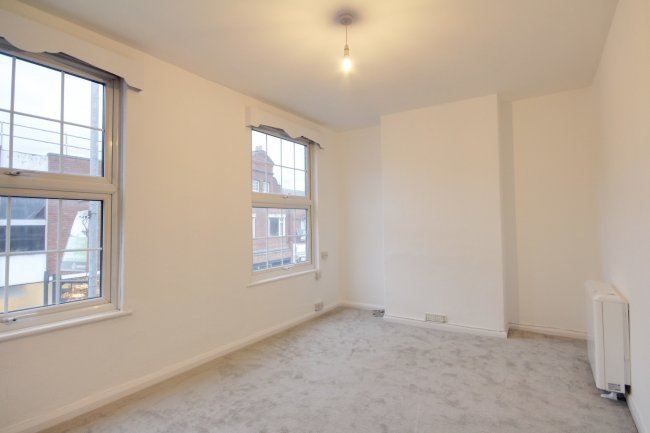 31 Peach Street, Wokingham, Berkshire RG40 1XJ 6