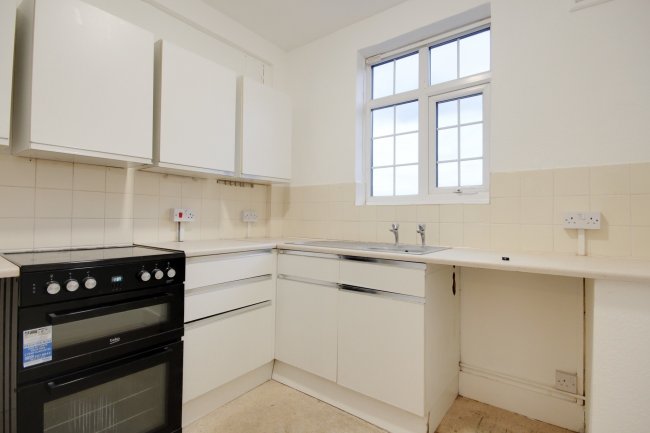 31 Peach Street, Wokingham, Berkshire RG40 1XJ 6