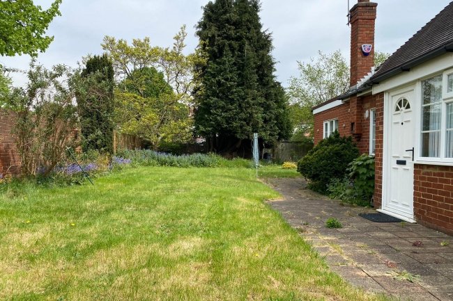 8 Lime Tree Avenue, Thames Ditton, Surrey KT7 0NA
 5