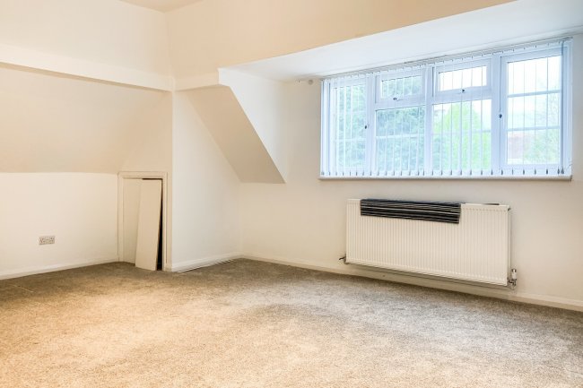 8 Lime Tree Avenue, Thames Ditton, Surrey KT7 0NA
 5