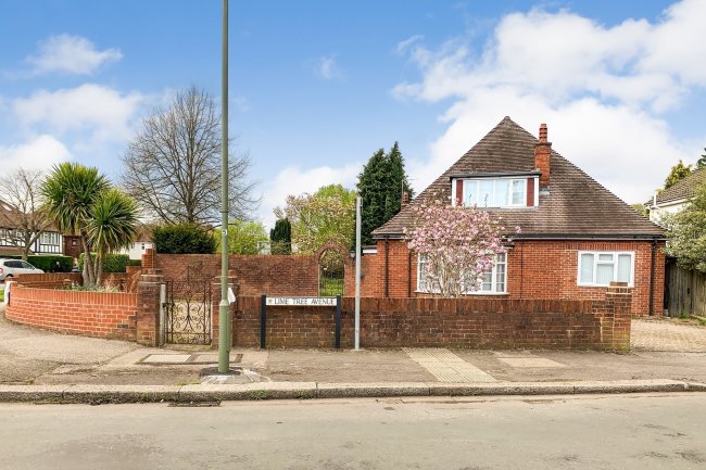 8 Lime Tree Avenue, Thames Ditton, Surrey KT7 0NA
 5