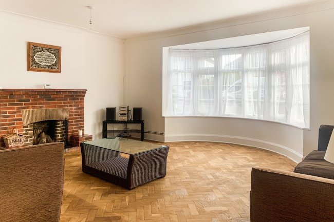 8 Lime Tree Avenue, Thames Ditton, Surrey KT7 0NA
 5