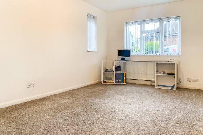 8 Lime Tree Avenue, Thames Ditton, Surrey KT7 0NA
 5