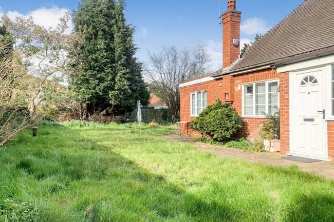 8 Lime Tree Avenue, Thames Ditton, Surrey KT7 0NA
 5