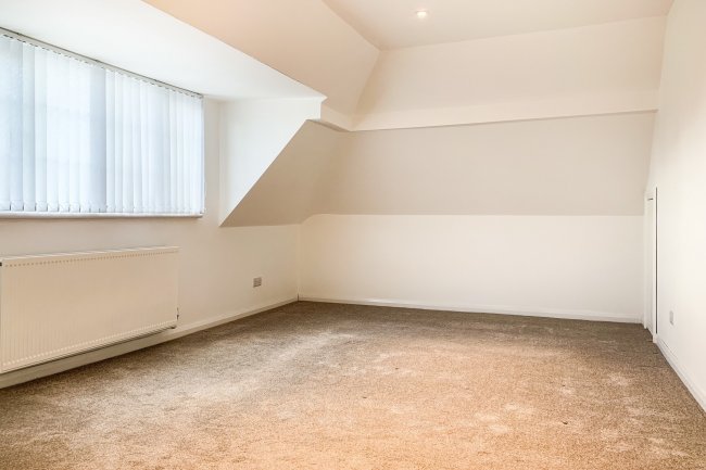 8 Lime Tree Avenue, Thames Ditton, Surrey KT7 0NA
 5